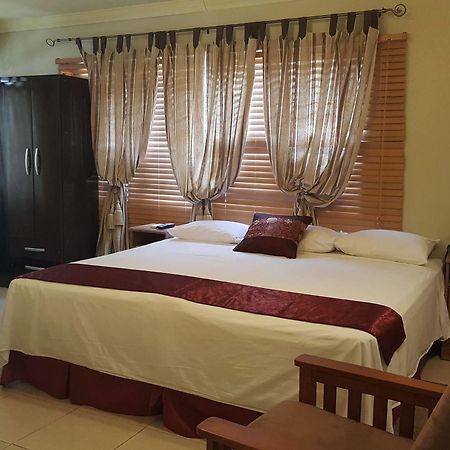 Savannah Maison Guest House Port of Spain ภายนอก รูปภาพ