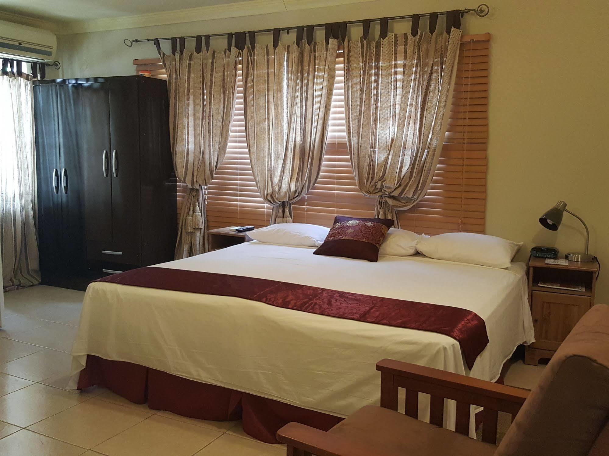 Savannah Maison Guest House Port of Spain ภายนอก รูปภาพ